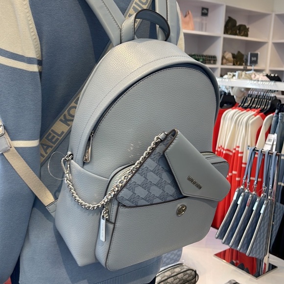 MICHAEL KORS 
Maisie Medium Pebbled Leather 2-in-1 Backpack
Denim 
NWT - Picture 14 of 16